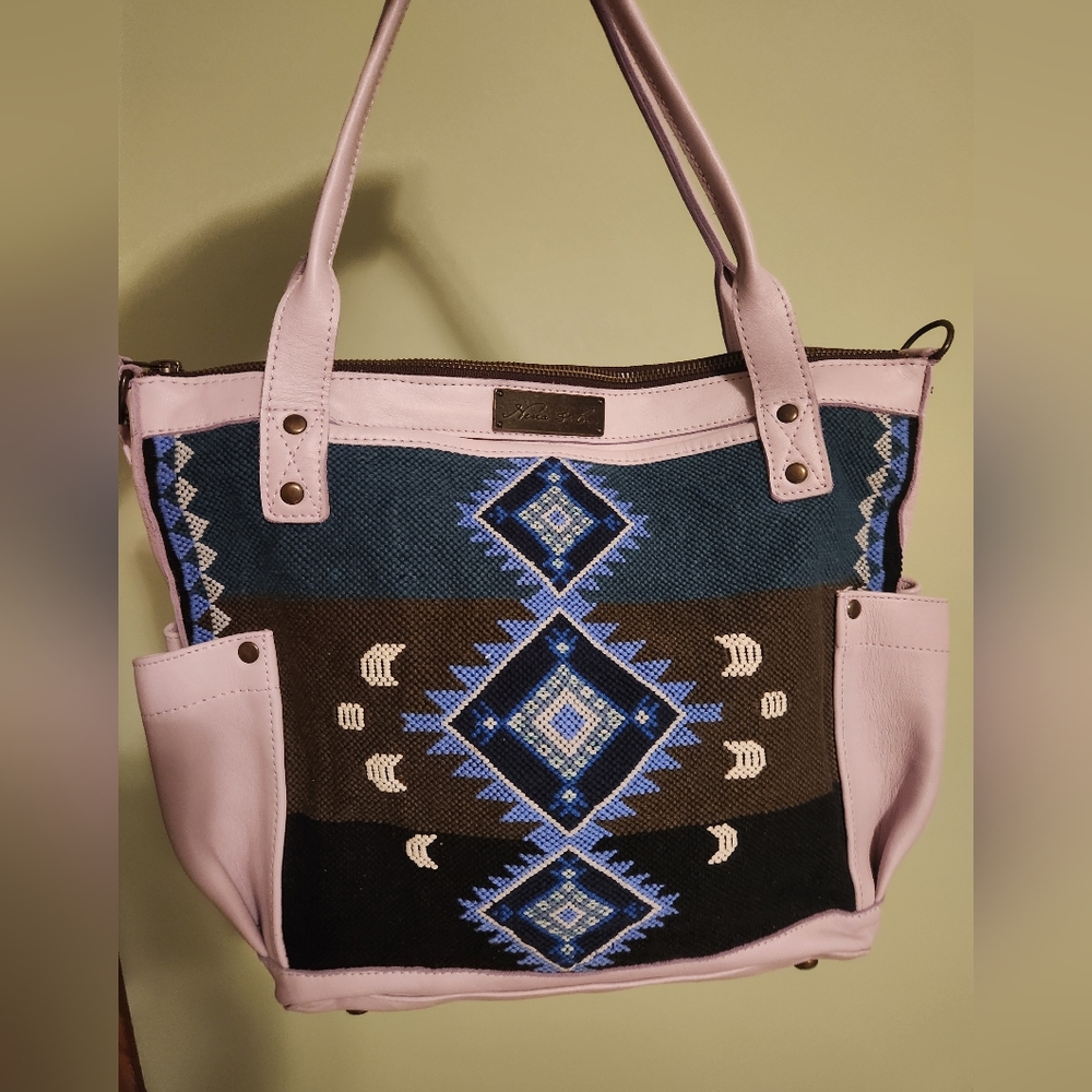 Nena & Co. Womanhood